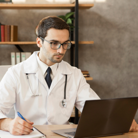 medium-shot-doctor-working medium-shot-doctor-working